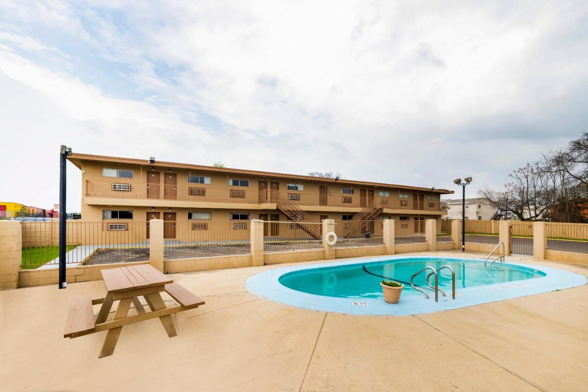 Oyo Hotel San Antonio Lackland Afb Seaworld Hwy 90 W Ngoại thất bức ảnh