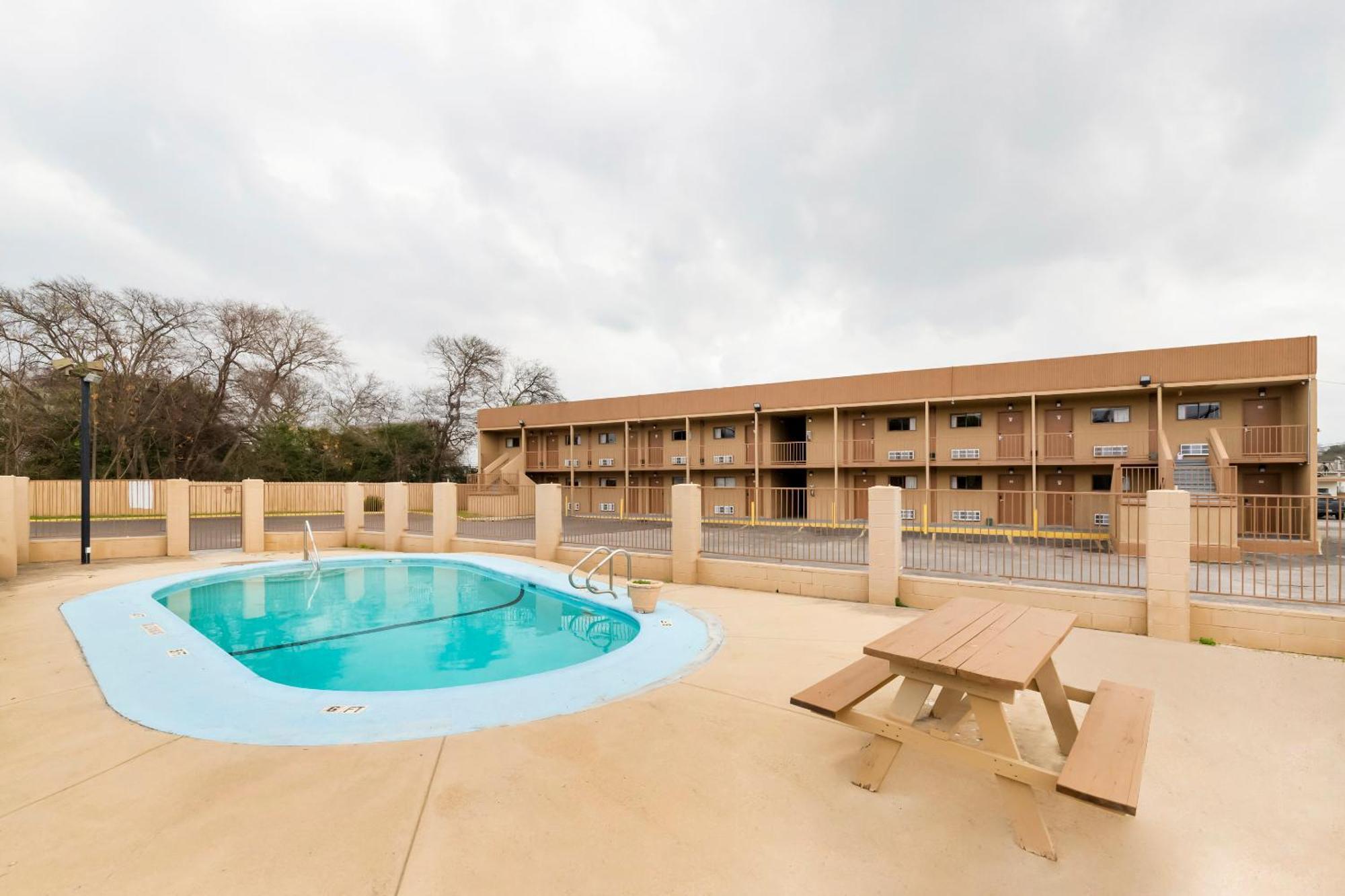 Oyo Hotel San Antonio Lackland Afb Seaworld Hwy 90 W Ngoại thất bức ảnh