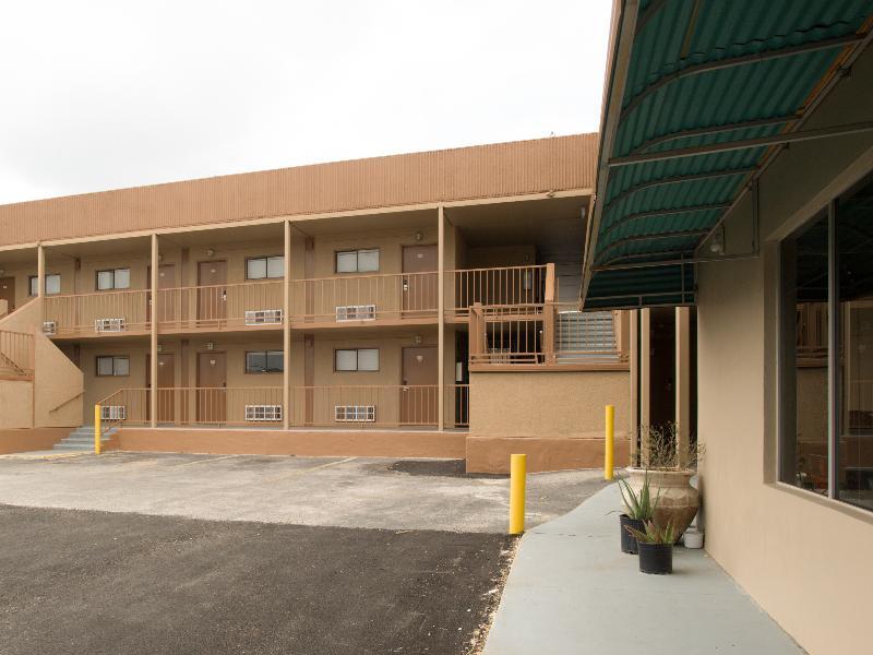 Oyo Hotel San Antonio Lackland Afb Seaworld Hwy 90 W Ngoại thất bức ảnh